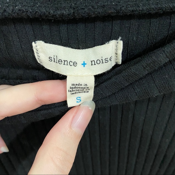 Off-the-Shoulder Ribbed Top - Picture 5 of 5